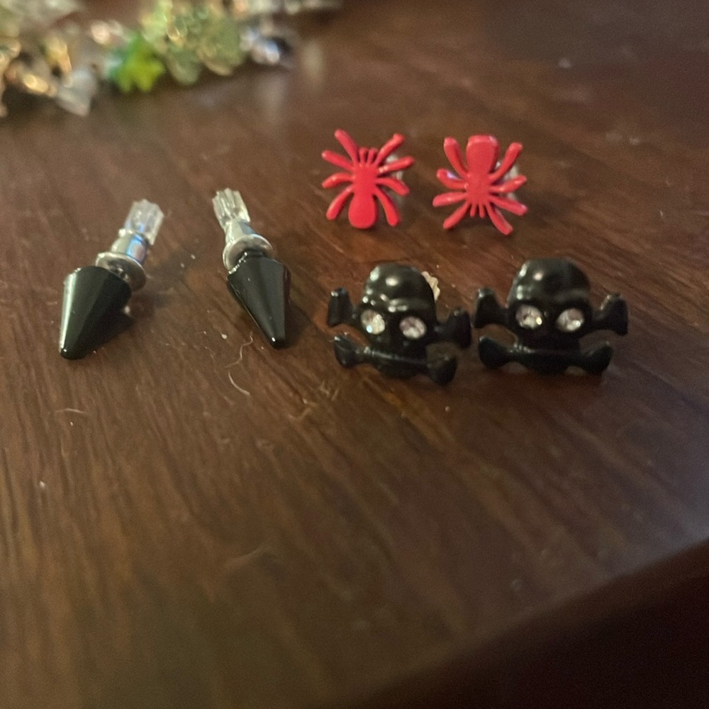 Spooky Season Earrings! NWOT👻💀🕷️